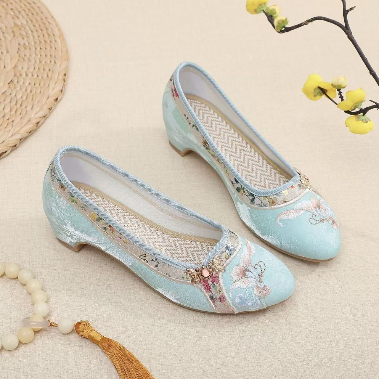 Damen-Schuhe mit niedrigem Abs – Embroidery Style Bewertung und Preis