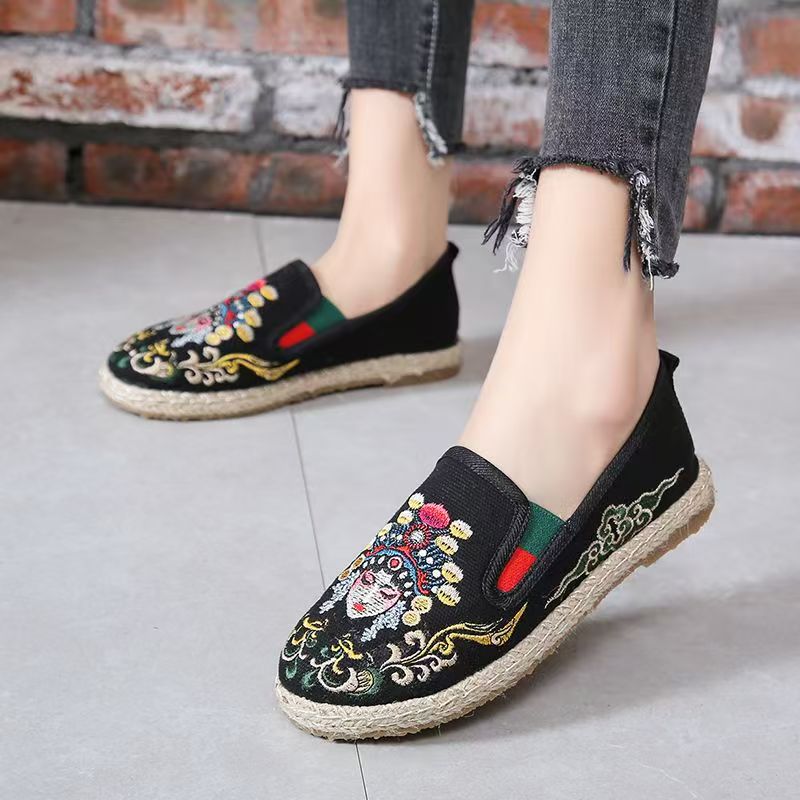 Damen-Stoffschuhe mit flacher  – Embroidery Style Bewertung und Preis