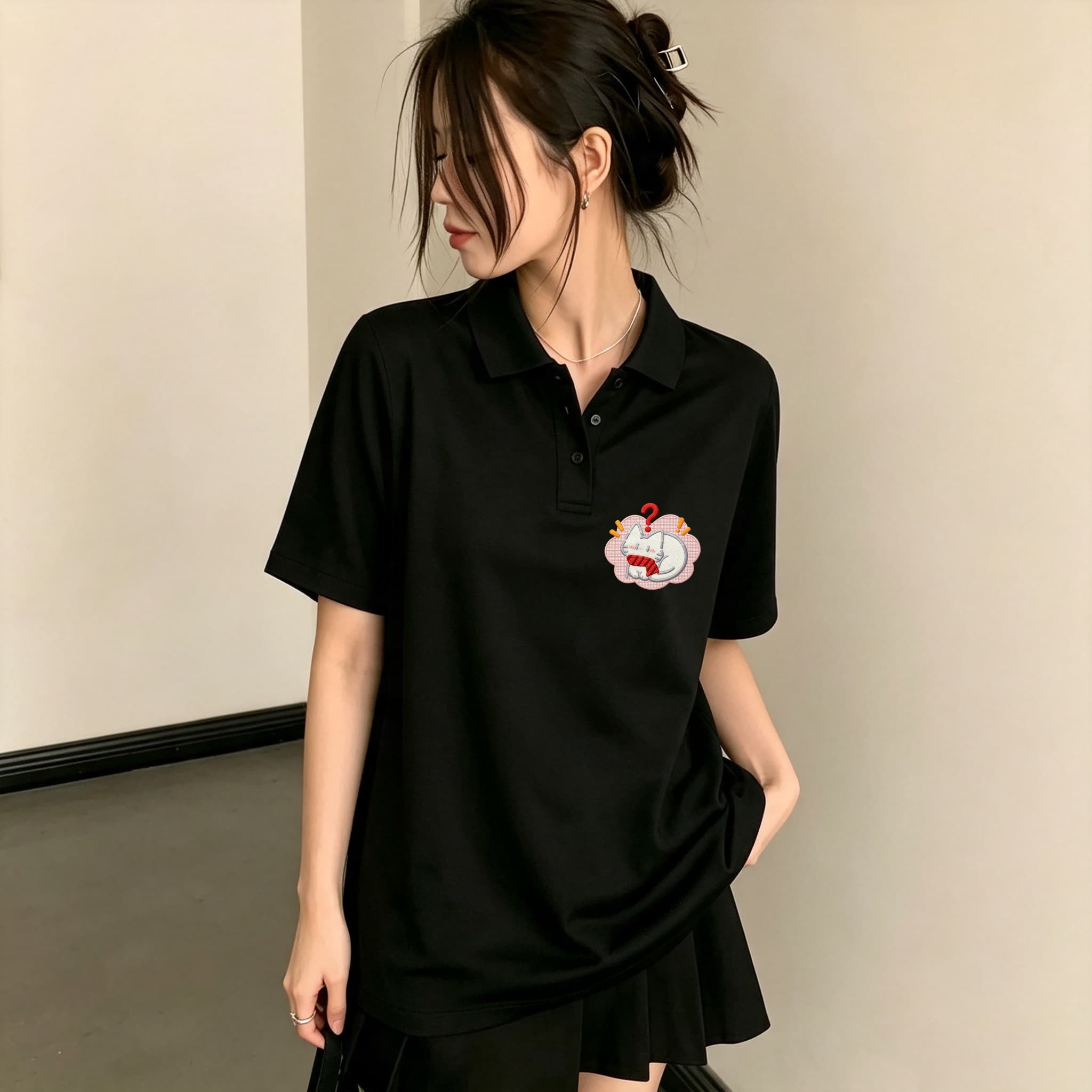 Damen-Poloshirt mit schwarzem  – Embroidery On Black Shirt Bewertung und Preis